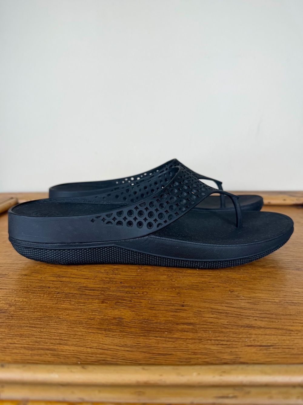 Fitflop Womens Ringer Welljelly Sandal Size 9 Black Jelly Thong Slide Sandal